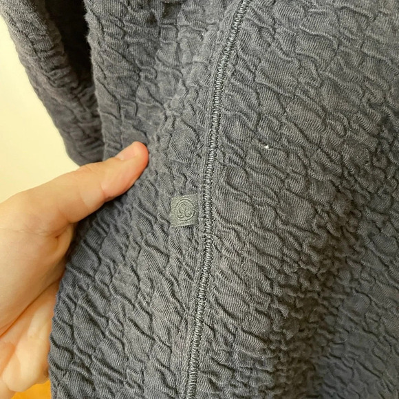 NWOT Lululemon|| Rippled V-Neck Pullover in Black Size 4 - Picture 10 of 11